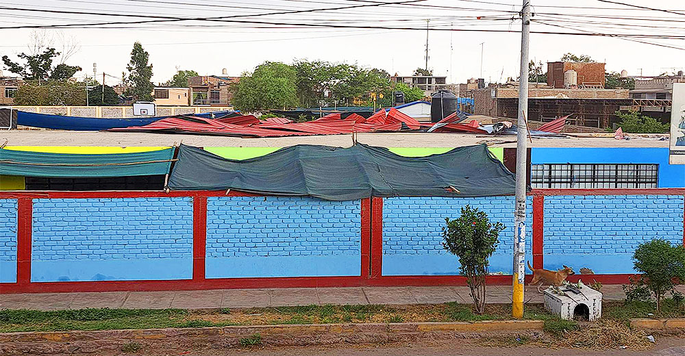 Ica Fuerte Viento Destruye Techo De Calamina Del Colegio San Idelfonso