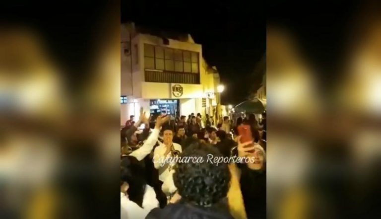 Controversia en redes sociales por Jóvenes que bailan en plena calle tras fuerte sismo (video) - Entretenimiento