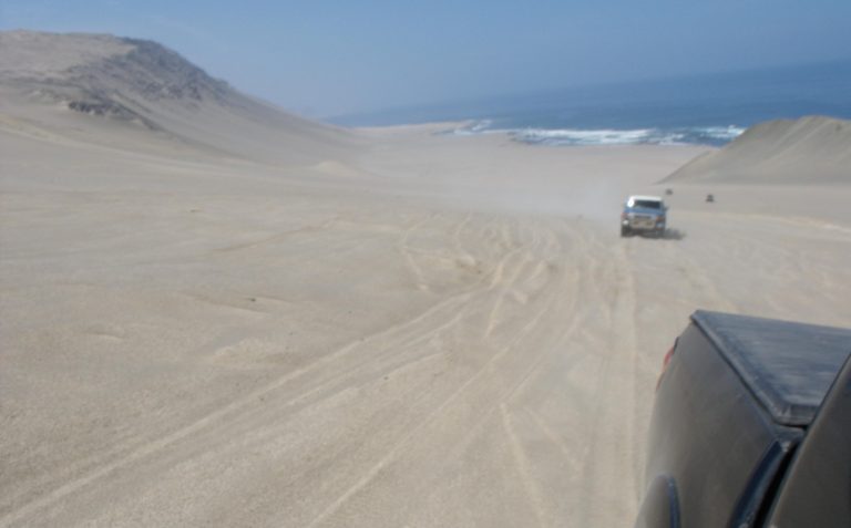Familia de Ica desaparece con camioneta al visitar una playa de Carhuas (video) - Ica