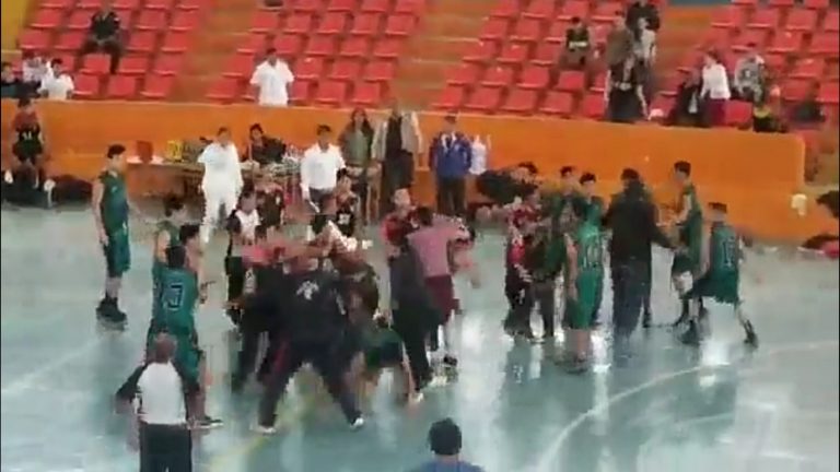 Así se encendió una gresca en un partido de básquet de Los Juegos Escolares Ica 2019 (video) - Perú