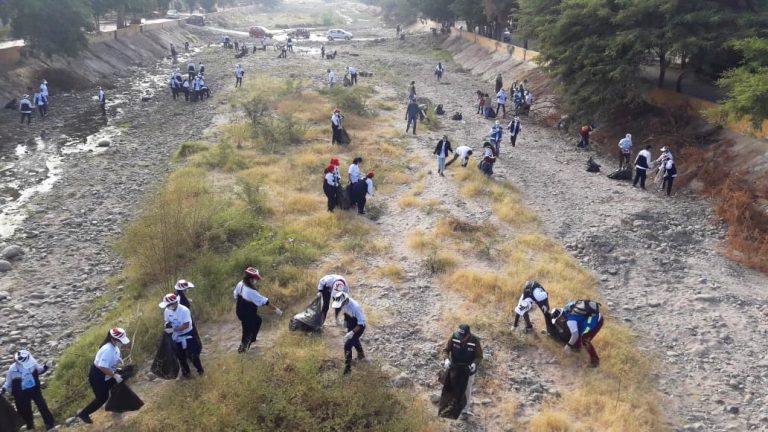 Recogen 7 toneladas de basura del Río Tierras Blancas de Nasca y 4 del canal La Mochica de Ica - Perú