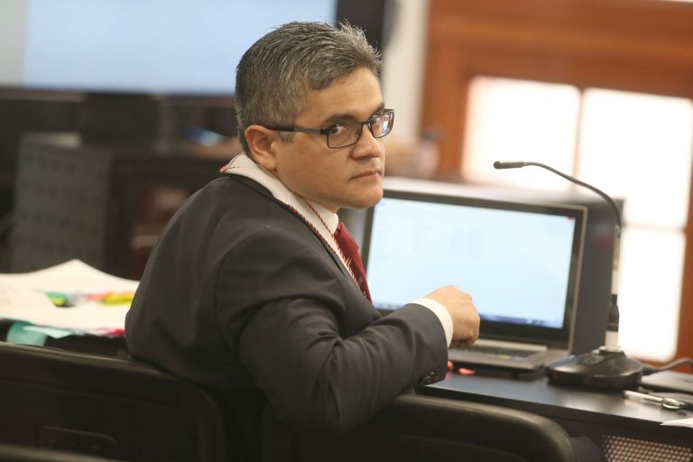 Internan de emergencia a fiscal José Domingo Pérez - Política