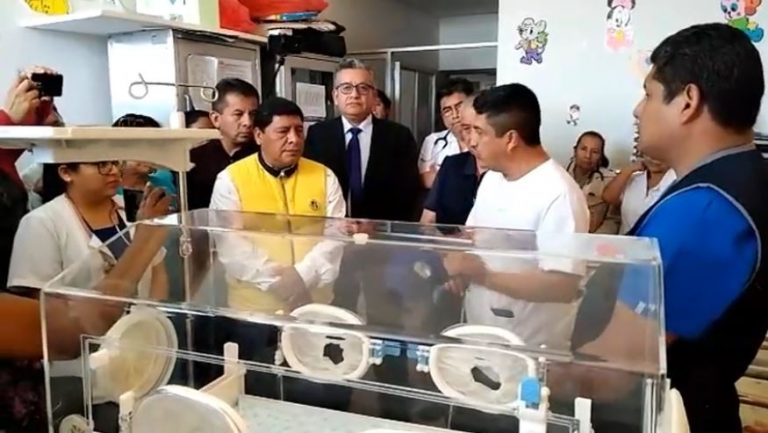 Gobernador Javier Gallegos entrega incubadoras al Hospital Socorro de Ica (video) - Ica