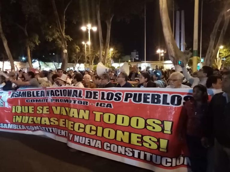 Iqueños marchan a favor del cierre del Congreso (video) - Ica