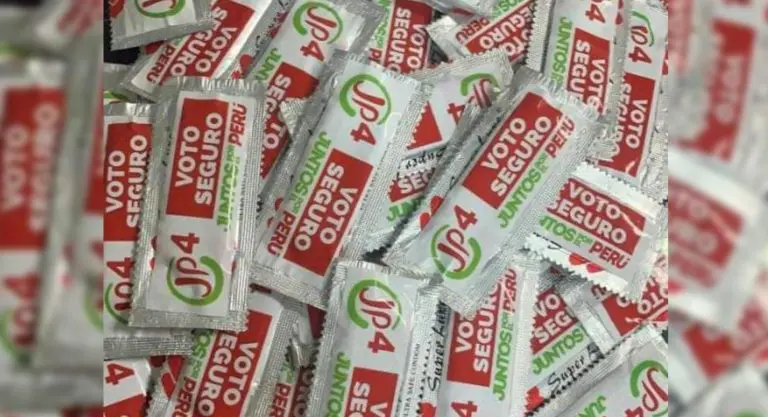 «Voto seguro» partido Juntos por el Perú reparte preservativos para promocionar su símbolo - Perú