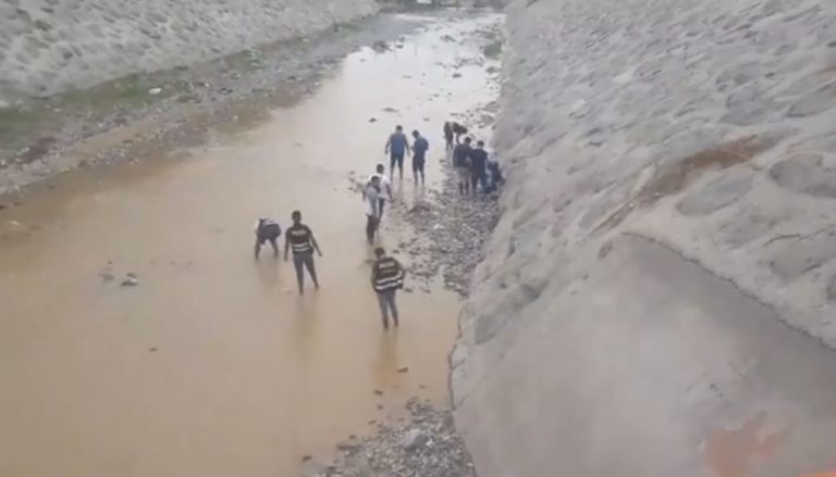 Policía busca el arma de fuego de un delincuente en el Río Ica (video) - Ica