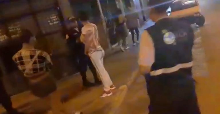Intervienen a travestis en el Centro de Ica por asalto a un parroquiano (video) - Ica