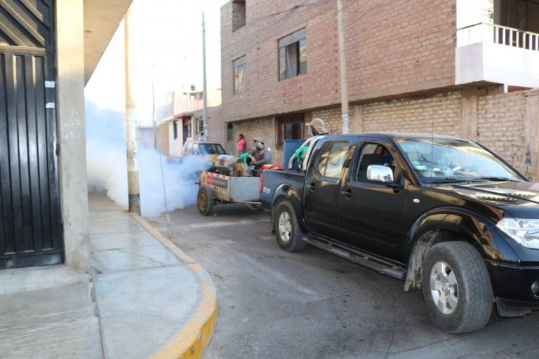 Municipio y Diresa fumigan casas y calles para combatir el Dengue en Ica - Ica