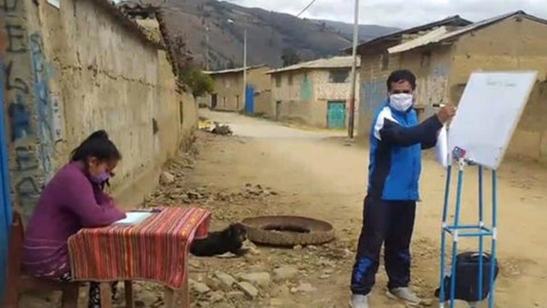 Huancavelica: docente nominado al ‘Nobel de Educación’ camina 10 km diarios para dar clases (VIDEO) - Entretenimiento