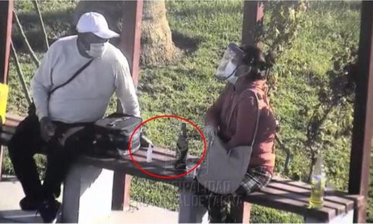 Pareja es sorprendida libando licor en parque, pero respetando los protocolos de bioseguridad (VIDEO) - Entretenimiento