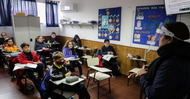 Martín Vizcarra confirma que escolares volverán a clases presenciales en marzo - Perú