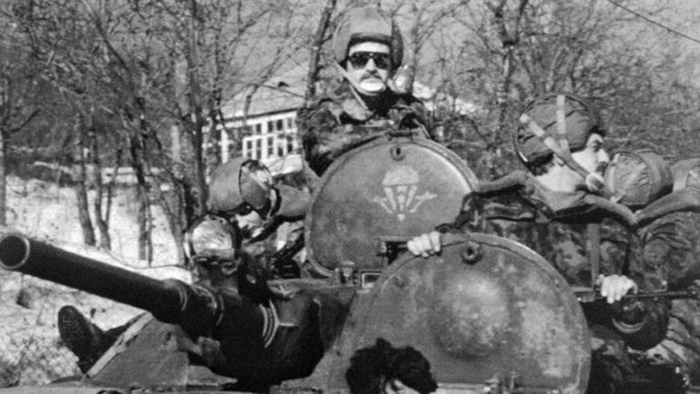 Armenia y Azerbaiyán “al borde de la guerra”: se lanzan cohetes y misiles que llegan hasta Irak - Internacional
