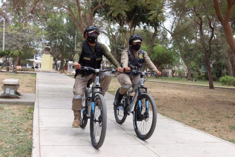 Municipalidad de Ica optimiza patrullaje de parques con serenos en bicicleta - Ica