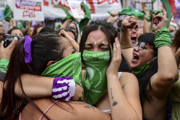 Argentina aprueba proyecto de ley para legalizar el aborto hasta 14 semanas de gestación - Internacional