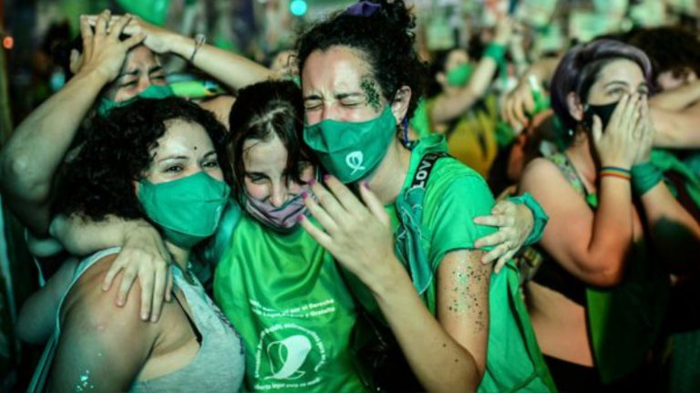 Argentina: Senado legalizó el aborto voluntario hasta la semana 14 de embarazo - Internacional