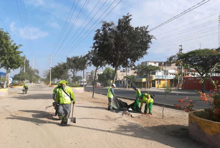 Municipio de Ica realiza limpieza tras bloqueo por cinco días en la Panamericana Sur - Ica