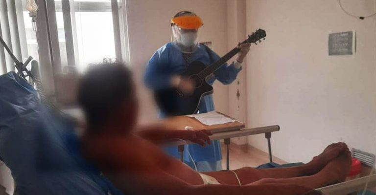 Pacientes del Hospital Regional de Ica reciben terapia con música en vivo - Ica