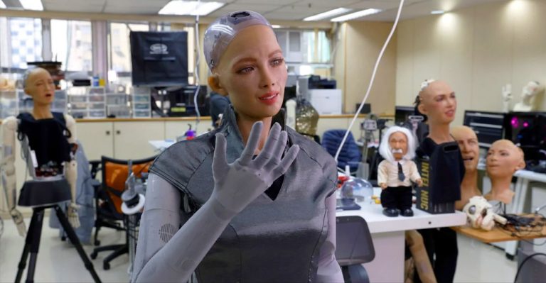 Sophia, el robot que se fabricará en masa para ayudar en la lucha contra el coronavirus cuidando de enfermos - Internacional