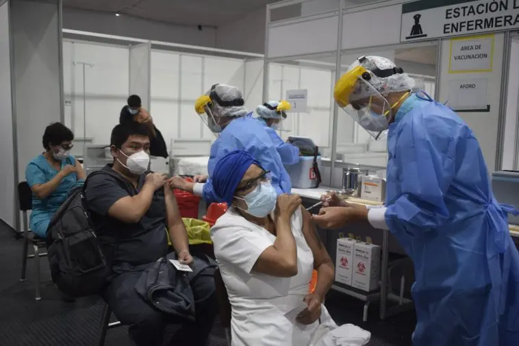 80 médicos de hospital de Arequipa desistieron de aplicarse vacuna contra la Covid-19 - Perú