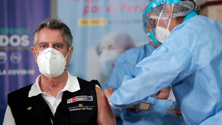 Presidente Francisco Sagasti fue vacunado con la dosis de Sinopharm contra COVID-19 - Perú