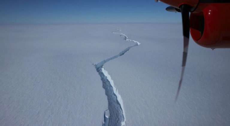 Un inmenso pedazo de hielo del tamaño de una ciudad se desprende de la Antártida - Internacional
