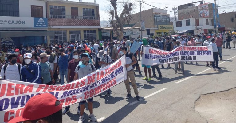 Exigen renuncia del comisario de Palpa y fiscales involucrados en minería ilegal (video) - Ica