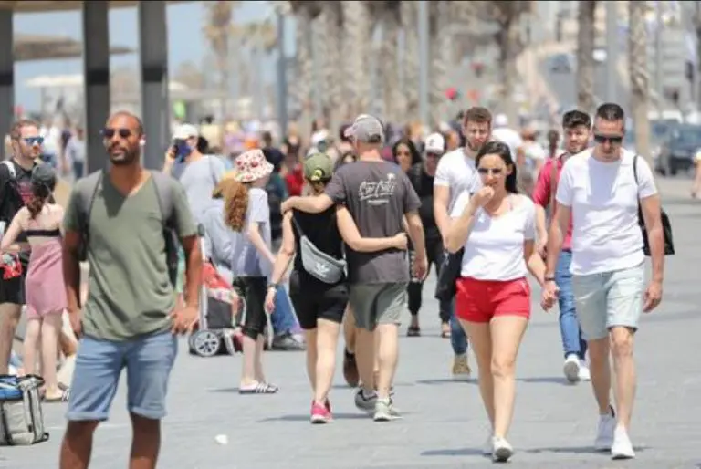 Los israelíes salen a la calle sin mascarilla por primera vez en un año tras su “victoria” contra el coronavirus - Internacional