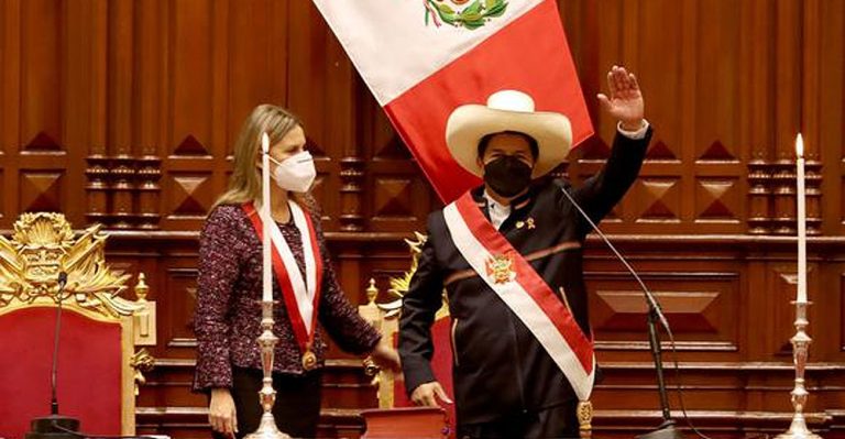 La estrategia sería traerse abajo el gobierno de Pedro Castillo generando una «Crisis total» en el país - Política