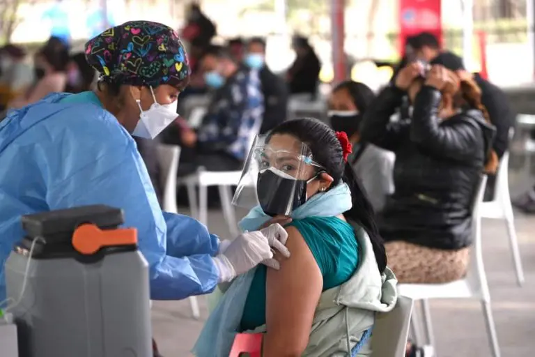 Proponen carné de vacunación para acceder a locales en Lima - Perú