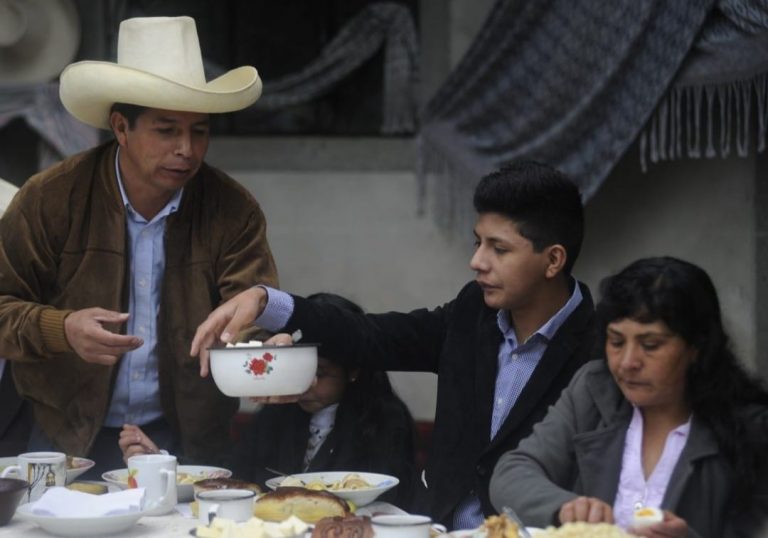 Despacho del presidente Pedro Castillo gasta más de S/90 mil soles en alimentos solo en agosto - Política