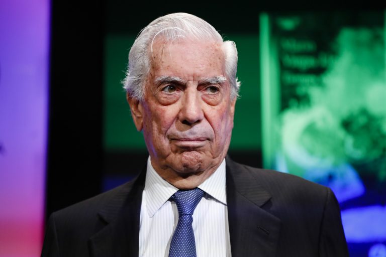 Mario Vargas Llosa pide firmar para evitar que se haga nueva constitución en el Perú - Política