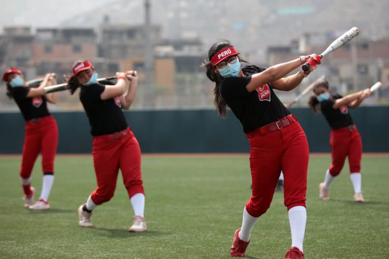Selección peruana de sóftbol entrena tras ganar el oro en sudamericano de Ecuador - Deportes