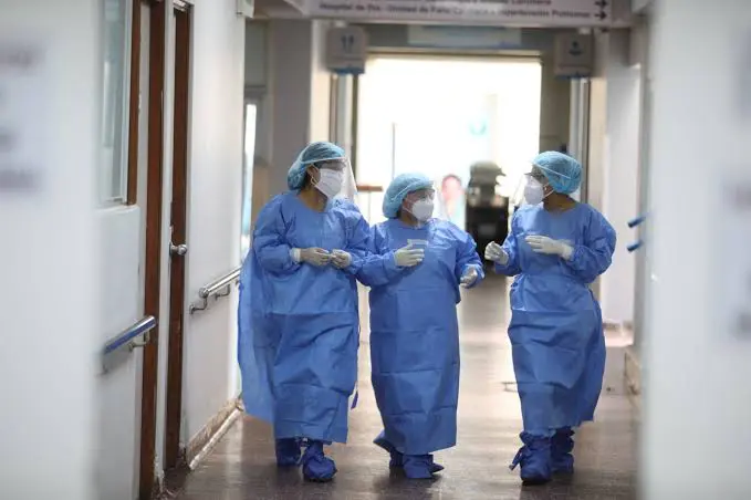 Vacunación ha hecho que las muertes por la COVID-19 en personal médico cayeran hasta en un 95 % - Perú