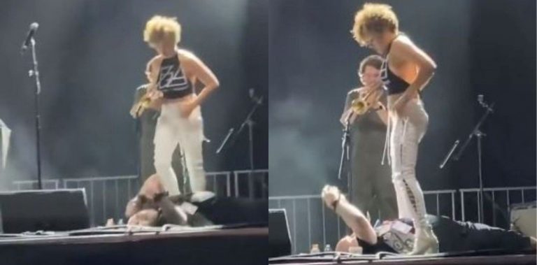Una cantante rockera orinó parada sobre un fan en el escenario - Entretenimiento