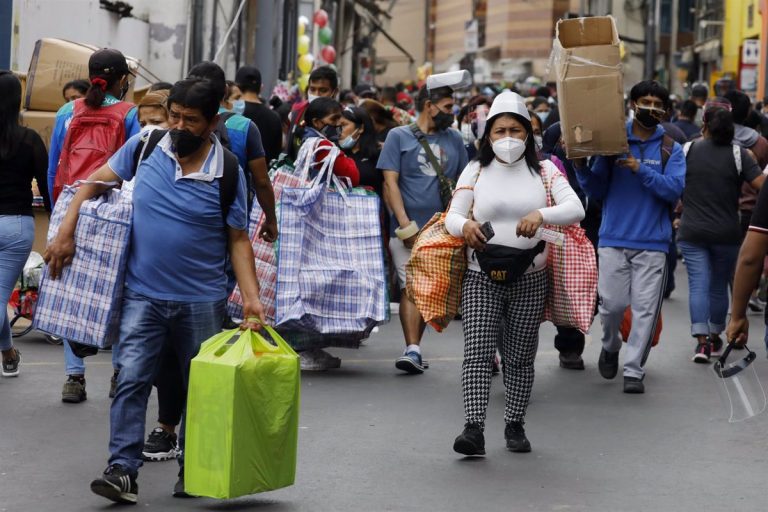 Minsa: No es recomendable utilizar doble mascarilla quirúrgica - Perú
