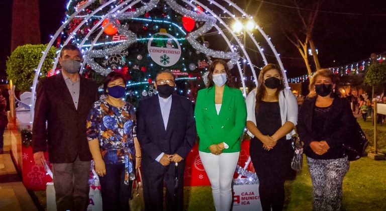 Con éxito se realizaron tradicionales encendidos de árboles navideños de Caja Ica - Perú