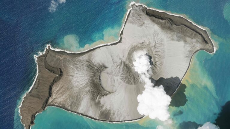 La Red Geocientífica de Chile desmiente nueva «gran erupción» del volcán submarino en Tonga - Internacional