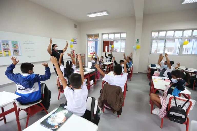Ministro propone eliminar restricciones en colegios y congresistas piden ya no usar mascarillas - Perú