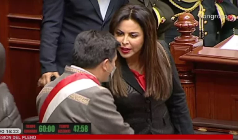 Patricia Chirinos saluda a Castillo en el Congreso y le pide en su cara que renuncie - Política