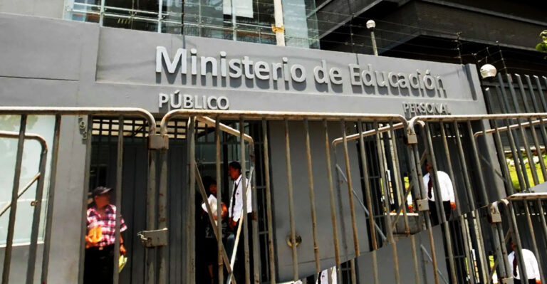 Postula a una de las 30 plazas con sueldos de hasta S/ 10.500 que está ofreciendo el Minedu - Perú