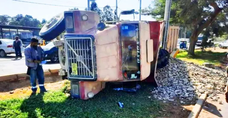 Ica: Volquete cargado se voltea con dos niños a bordo tras evitar chocar con mototaxi - Ica
