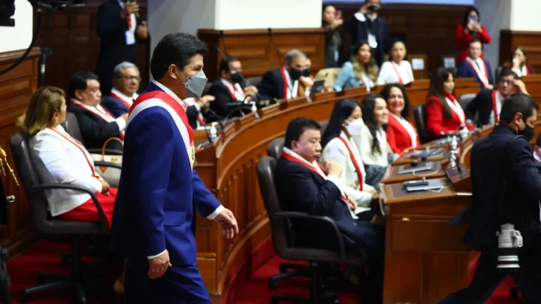 Congreso niega permiso a Pedro Castillo para viajar a Colombia por temor a que pueda «fugarse» - Política