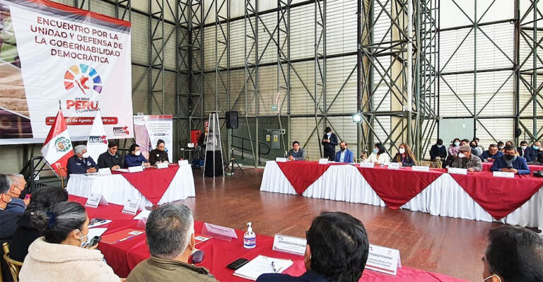 Gobernadores pedirán adelanto de elecciones si en 30 días Congreso y Ejecutivo no solucionan crisis - Política