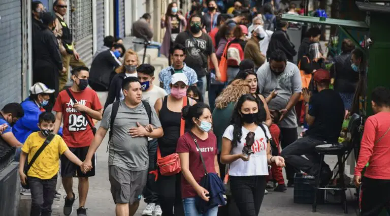 Anuncian el fin del uso obligatorio de mascarilla y carnet tras dos años de Pandemia en el Perú - Perú