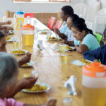 Así funciona el "Comedor del adulto mayor" de la Fundación La Calera para los abuelitos en Chincha