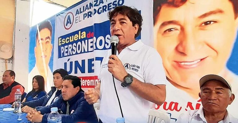 Ica: Fredy Condorí felicita a Carlos Reyes y dice que estará atento a que cumpla sus promesas de campaña - Ica