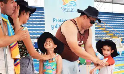 En la playa o piscina: Bloqueadores solares evitan quemaduras y cáncer a la piel