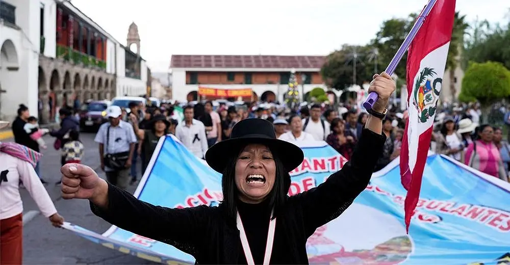 Ciudadanos protestan en Ayacucho contra la presidenta Boluarte y el Congreso. Foto: Reuters