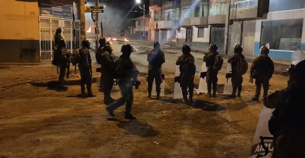 Arequipa: Un fallecido y al menos 18 heridos tras enfrentamientos entre civiles y policías