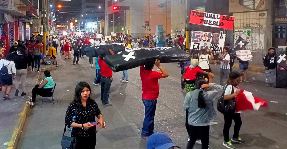 Así se dio la primera marcha pacífica en Ica contra Dina Boluarte en simultáneo a la "Toma de Lima". Foto: JIM RIOS.
